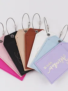 Etiquetas de equipaje de cuero PU colorido con lazo de alambre, ideal para maletas.