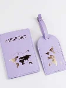 Set copripassaporto e etichetta per bagaglio lavanda con mappa del mondo dorata.