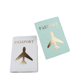 Custodia per passaporto in pelle PU, porta passaporto da viaggio con aereo dorato.