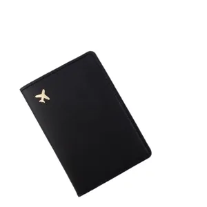 Portapassaporto in pelle PU nera con aeroplano dorato, custodia da viaggio minimalista.