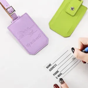 Set d'étiquettes de bagage en cuir PU avec sangle réglable, porte-nom et design gaufré élégant.