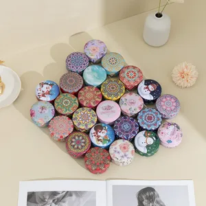 Scatole rotonde in latta da 2.2oz, barattoli decorativi per candele con mandala e motivi natalizi.