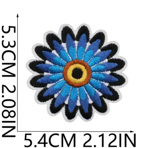 Blaues besticktes Blumen-Bügelflicken, niedliches Kleider-Accessoire für Jacken und Taschen.