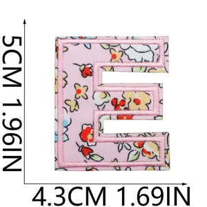 Toppa ricamata lettera E con motivo floreale rosa, simpatica decorazione per vestiti.