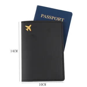 Protège-passeport en cuir PU noir avec broderie avion dorée, étui de voyage pratique.
