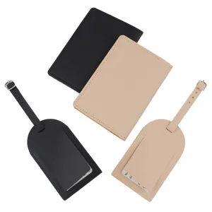 Set da viaggio in pelle PU con porta passaporto ed etichetta valigia nero e beige.