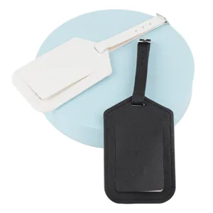 Set de etiquetas de equipaje de cuero PU en negro y blanco con correas ajustables y tarjetero.