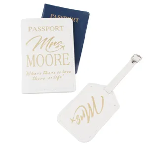 Elegante juego de funda para pasaporte y etiqueta de equipaje de cuero PU con letras doradas.