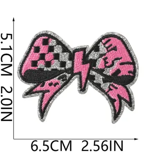 Parche bordado de lazo a cuadros rosa retro con rayo, ideal para reparación de chaqueticas.