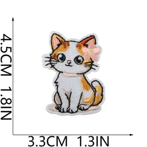 Niedlicher Katzen Stickaufnäher mit Blume, DIY Bügelbild für Kleidung und Taschen Dekoration.