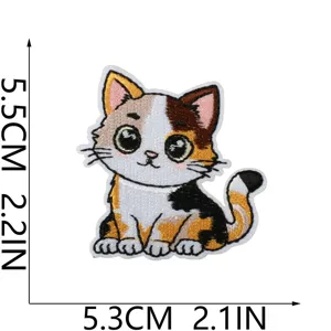 Niedlicher dreifarbiger Katzen-Stickerei-Aufnäher für DIY-Kleidung und Taschen Dekoration.