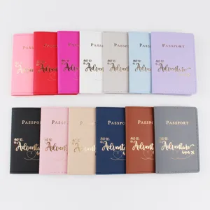 Organizer per passaporto in pelle PU con citazione dorata e tanti colori multipli.
