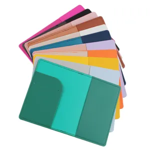 Dettagli della copertina passaporto in pelle PU colorata, porta documenti resistente.