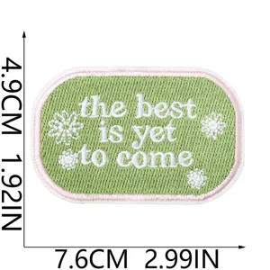 Vue détaillée du patch brodé ovale avec citation inspirante et dimensions claires indiquées.