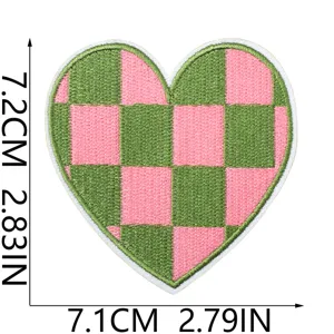Patch brode coeur a carreaux rose et vert thermocollant decoration vetement DIY