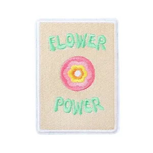 Écusson brodé flower power thermocollant, applique DIY pour vêtements, sacs et chapeaux.