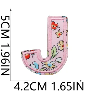 Toppa ricamata con lettera J floreale rosa per vestiti borse badge decorativo fai da te.
