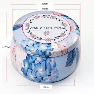 Boîte en fer-blanc imprimée de fleurs pour bougies parfumées ou thé. Format compact.