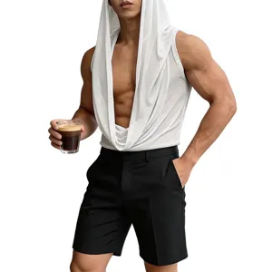 Top smanicato trasparente da uomo con scollo a V profondo, elegante abbigliamento.