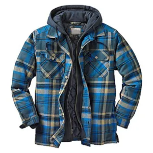 Detailansicht der blauen Karo Herren Kapuzenjacke, gefütterter Flanell Mantel für den Winter.