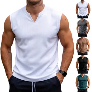 Λεπτομέρεια ανδρικό πλεκτό γιλέκο V-neck χωρίς μανίκια, στενή αθλητική casual μπλούζα.