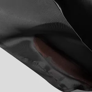 Gedetailleerd overzicht van sexy performance top, toont hoogwaardige stof en voering.