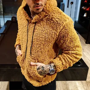 Heren sherpa fleece hoodie met trekkoord en zak. Comfortabele casual winter bovenkleding stijl.