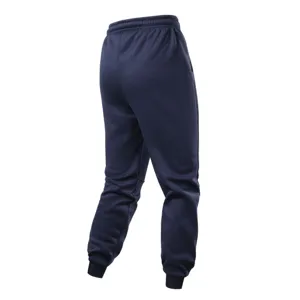 Vista posteriore dettagliata dei comodi pantaloni della tuta felpati blu da uomo.
