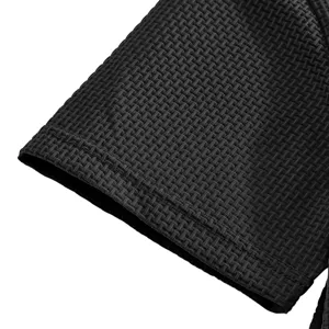 Nahaufnahme des schwarzen Eisseide schnelltrocknenden T-Shirt Aermel Stoffes Detail Textur