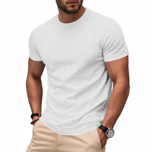 Detailansicht des weißen Herren Eisseide Schnelltrocknend Kurzarm T-Shirts mit feiner Textur.