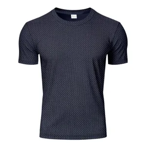 Detailansicht des herren strukturierten kurzarm t-shirts, atmungsaktiver stoff im detail.