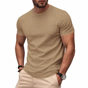 Detailansicht des strukturierten Herren Kurzarm T-Shirts, legeres Rundhals Sommer Oberteil.