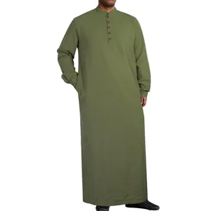 Vue détaillée de la robe traditionnelle unie à manches longues et col mao pour homme.