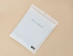 Detail de serviette gaufree en coton pur en emballage, douce pour les bebes et enfants.