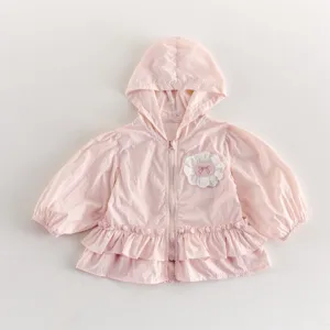 Jolie veste cardigan d'été en dentelle fine à capuche pour bébé fille avec joli nœud.