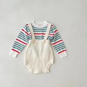 Baby Strick Pullover und Latzhose Set, niedliche Kleinkindkleidung fuer den Alltag.