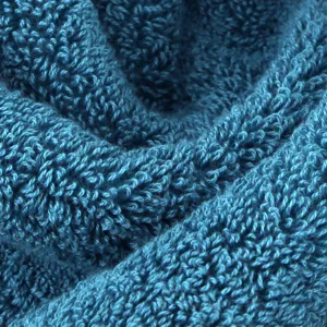 Image principale de texture de drap de bain en coton uni, textile doux, moelleux et absorbant.