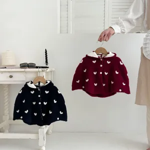 Bonita capa de punto con capucha y corazones para bebé niña abrigo de invierno cálido