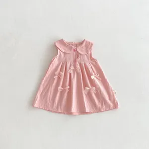 Precioso vestido de verano sin mangas rosa para niña bebé con lazos bonitos y cuello redondo.