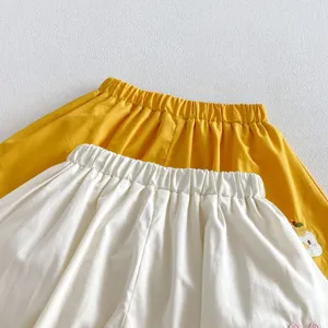 Pantaloncini estivi in cotone per bambina graziosi coprifonè ricamati dettaglio vestiti