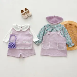 Ensemble de vêtements d'automne en tweed pour fille, gilet violet jupe et chemise assortis.
