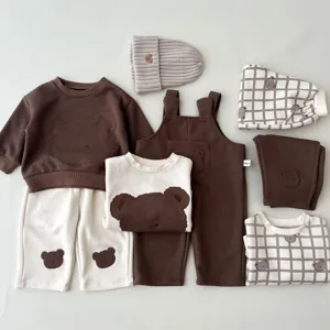 Conjunto de ropa casual de oso para bebé de otoño con estampado de retazos y tirantes