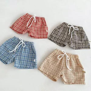 Shorts a carreaux bebe style coreen, shorts decontractes d'ete confortables pour enfants.
