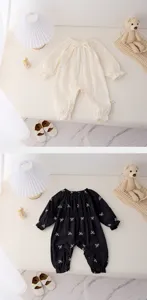 Combinaison bébé manches longues avec broderie nœud, vêtement souple pour petite fille.