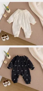 Rompie bébé à manches longues en coton avec jolie broderie de nœud, combinaison mignonne.