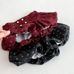 Simpatico set di abbigliamento autunnale per neonati con stampa floreale e pantaloni a palloncino