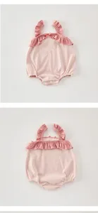 Süßer Sommer-Strampler für Babys mit gestreiftem Muster, Rüschen und Trägern neu.