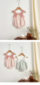 Süßer gestreifter Rüschen-Träger-Romper für Babys im Sommer Detailansicht charmant