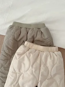 Kleinkind Winter warme gesteppte Baumwollhose Set, dicke Kinder Hosen in Beige und Khaki.