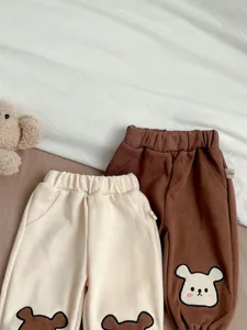 Schattige beren peuter broek, elastische taille joggingbroek voor kinderen in de lente tijd.